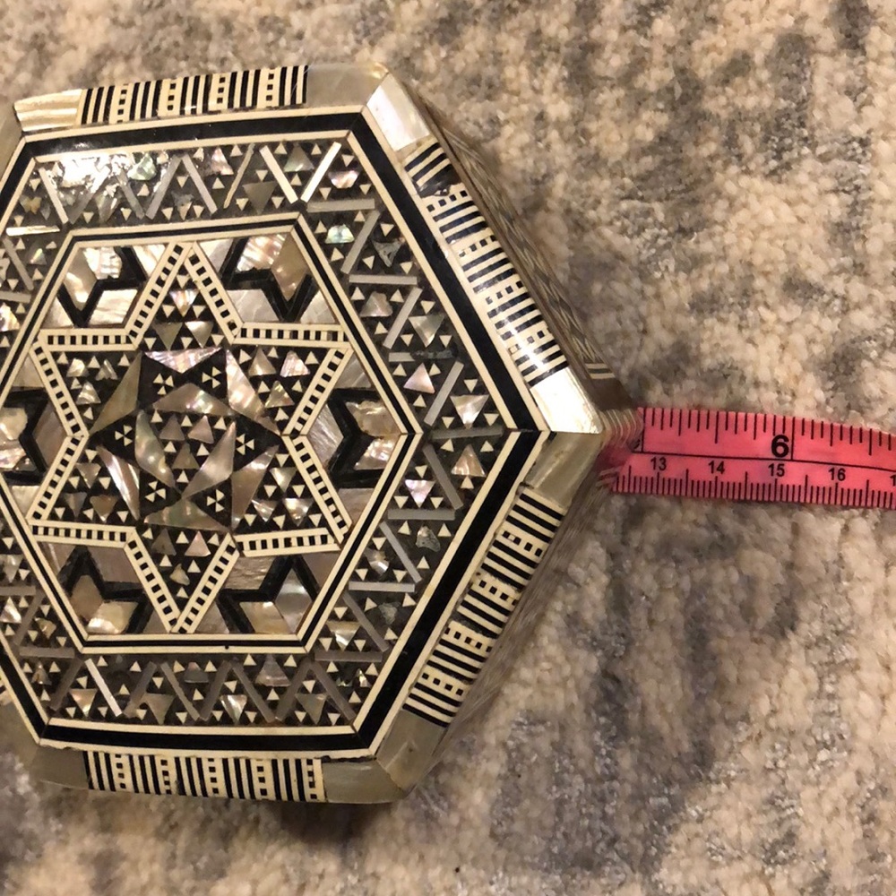 Hexagon shaped wooden box - Picture 7 of 7